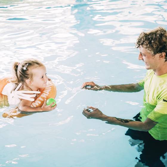 Indoor-Schwimmvergnügen im Kinderhotel Stegerhof (Foto: Armin Walcher)