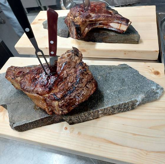 Grillabend auf der Alm (Foto Hollhaus, Christoph Hüttner)