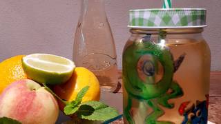 Sommerdrink im DIY-Trinkglas