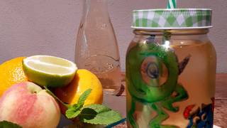 Sommerdrink im DIY-Trinkglas