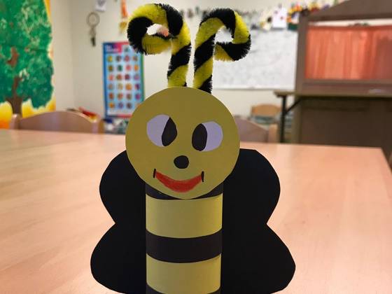 Selbst gebastelte Biene aus Papier, Kinderhotel Stegerhof