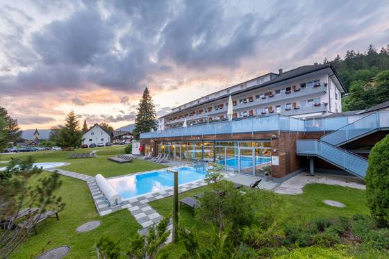 Hotel Restaurant Grimmingblick mit Pool (Foto: H. Steiner)