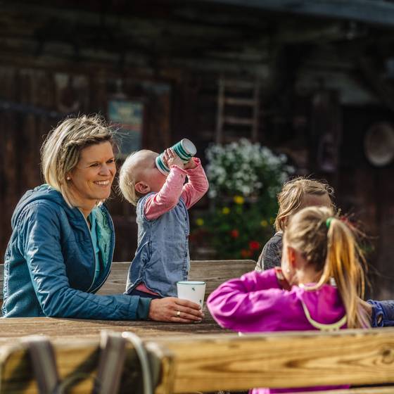 Wanderpause auf der Almhütte