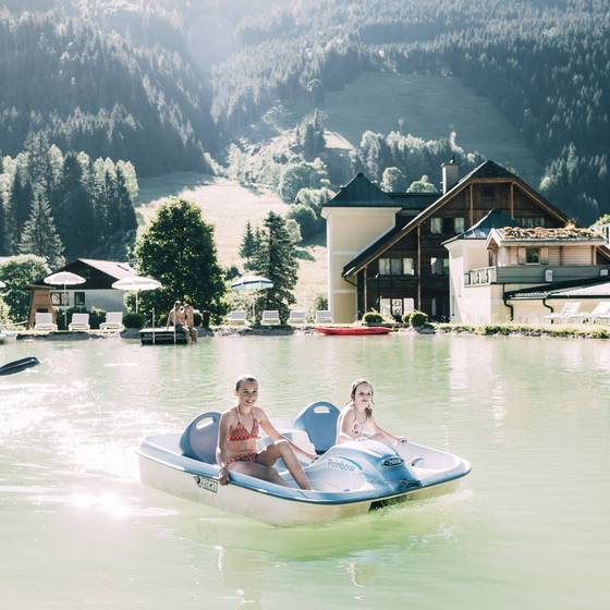 Bootfahrt am Badeteich, Kinderhotel Stegerhof (Foto: Armin Walch)