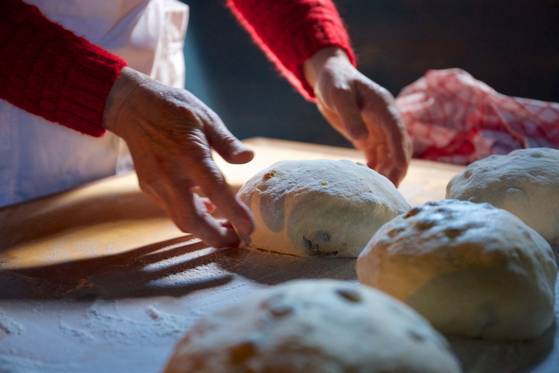 Osterbrot backen im Österreichischen Freilichtmuseum Stübing (Foto: Helmut Mitter)