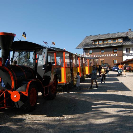 Zug als Wander-Taxi beim Hollhaus auf der Tauplitz