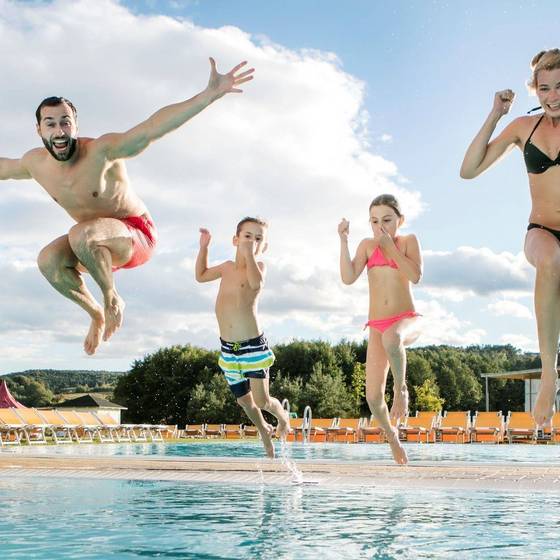 Außenpool der H2O Kindertherme (Foto: Eisenberger)