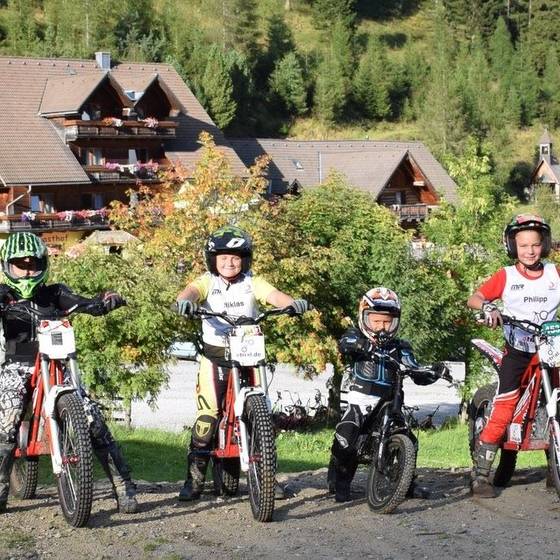 Kinder beim Trialfahren, Moasterhaus-Salzstiegl (Foto: Regina Kaltenegger)