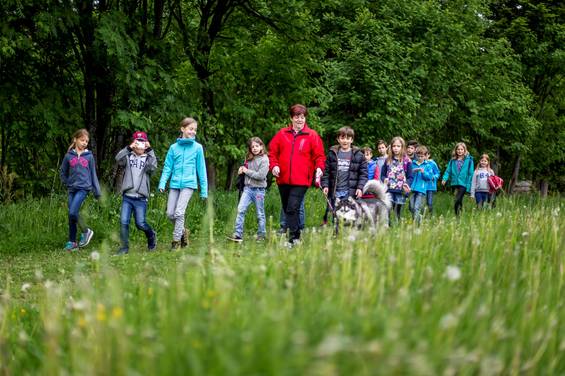 Wanderung mit der Orthofer-Oma (Foto: Tom Lamm) Wanderung mit der Orthofer-Oma (Foto: Tom Lamm)