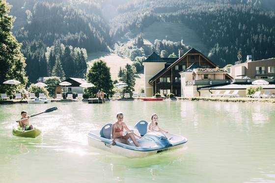 Bootfahrt am Badeteich, Kinderhotel Stegerhof (Foto: Armin Walch)