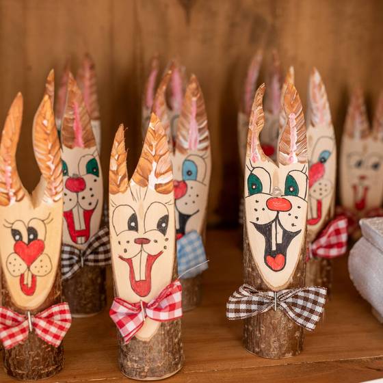 Deko-Osterhasen aus Holz (Foto: Orthofer/Maria Schweighofer)