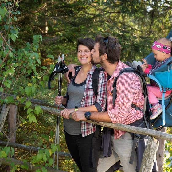 Wandern mit Kind (Gasthof Orthofer, Foto Bernhard Bergmann)