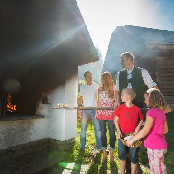 Brotbacken im Österreichischen Freilichtmuseum Stübing (Foto: Harry Schiffer)